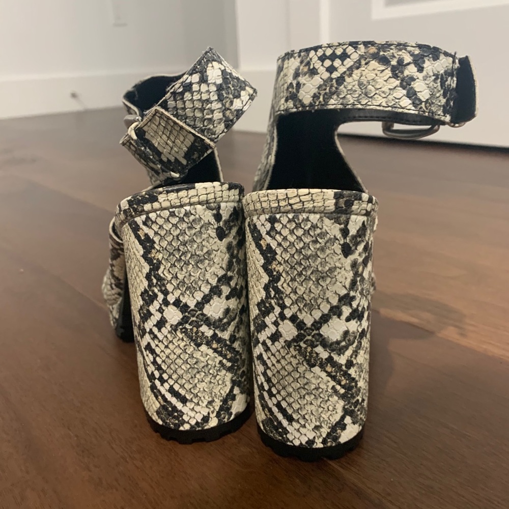 Print Open Toe Platform Hells- NWOT